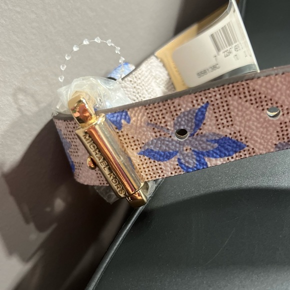 𐙚⋆˚✿˖° Michel Kors Butterfly Funny Belt Bag 𐙚⋆˚✿˖° - Picture 5 of 6